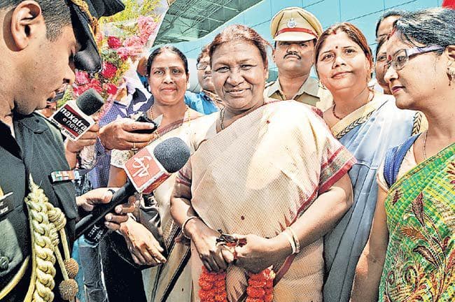 झारखंड की नौवीं राज्यपाल द्रौपदी मुरमू पहुंची रांची, आज दिलायी जायेगी शपथ