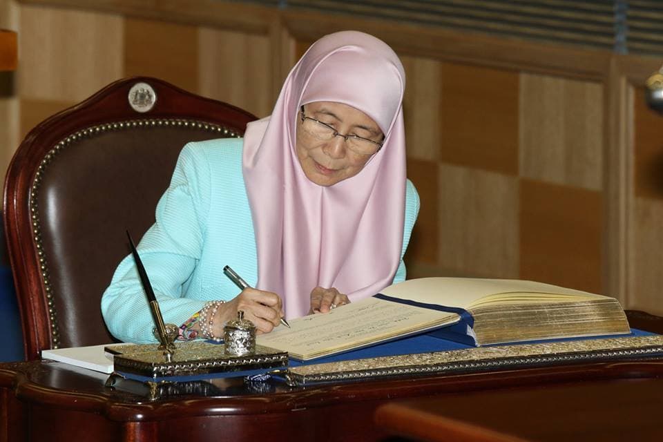 मलेशिया में अनवर इब्राहिम की पत्नी वान अजीजाह बनी विपक्ष की नेता