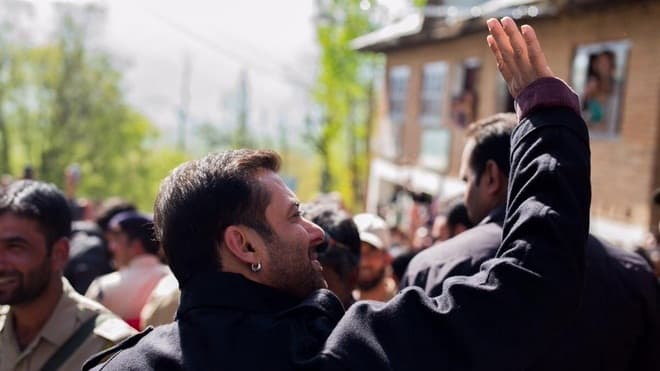 ''सिनेमाघरों'' की वकालत करना सलमान को पड़ा महंगा, अलगाववादी संगठन के निशाने पर...