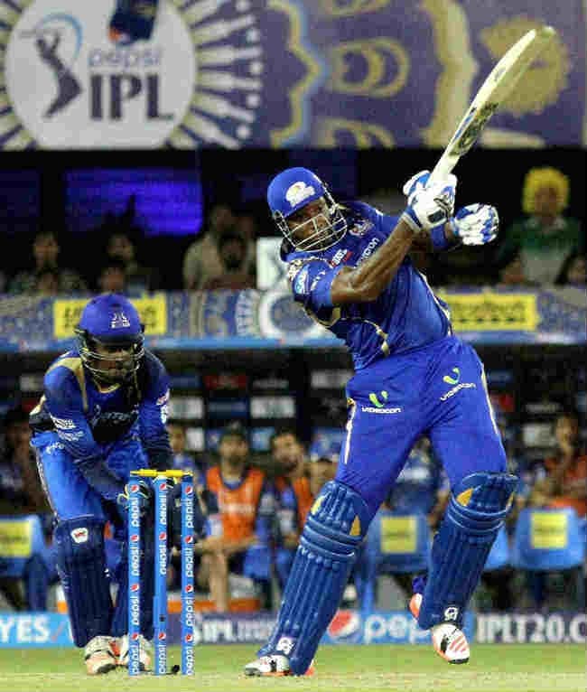 पोलार्ड ने जड़ा IPL 2021 का सबसे लंबा SIX, देखते रह गया हैदराबाद का गेंदबाज, देखें VIDEO