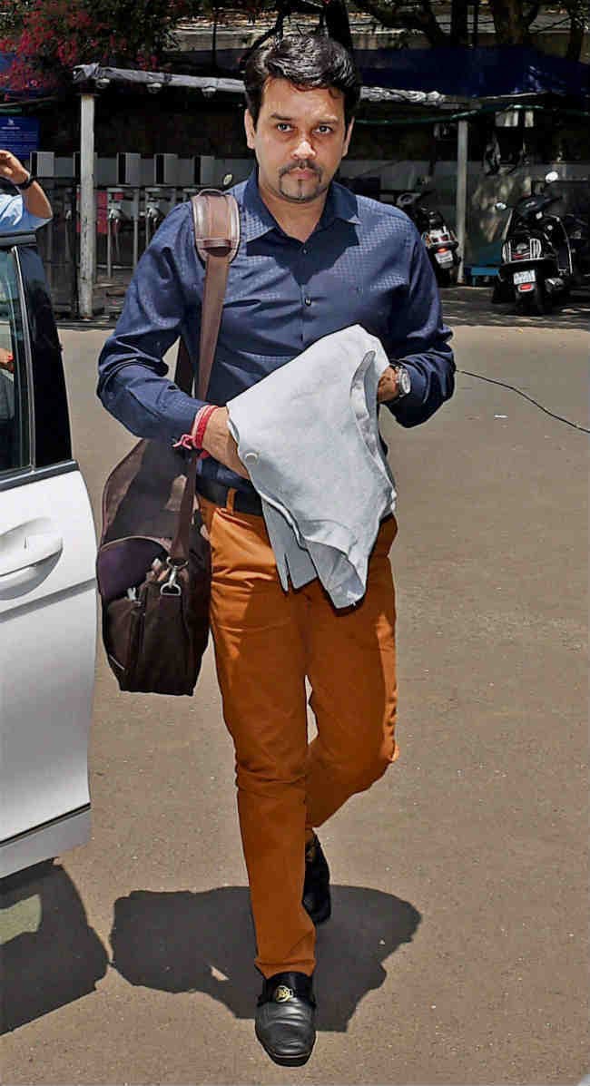 कोहली, अनुष्का विवाद पर बोले ठाकुर, कोई भी खिलाड़ी खेल से बड़ा नहीं