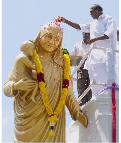 अगले वर्ष मिल सकती है मदर टेरेसा को संत की उपाधि, जानें क्या है परंपरा