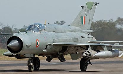 भारतीय वायुसेना ने यमुना एक्‍सप्रेस वे पर उतारा अपना लड़ाकू जेट मिराज 2000, देखें वीडियो