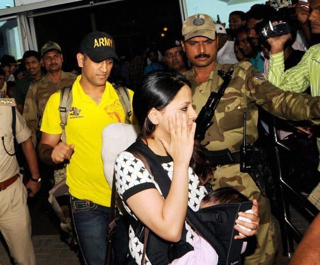 अपने गृहनगर रांची पहुंचकर खुश हैं महेंद्र सिंह धौनी, कल होगा रॉयल चैलेंजर्स से मुकाबला