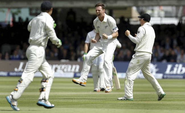 स्टोक्स और रुट ने इंग्लैंड को शुरुआती झटकों से उबारा