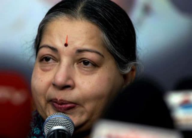 कल जनता को दर्शन देंगी जयललिता, सीएम पद के शपथ को लेकर कोर्ट में याचिका