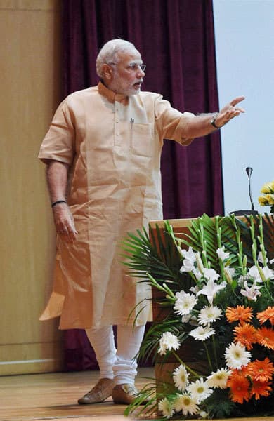 दिनकर जी के सपनों को सच करने के लिए बिहार को जातिवाद से निकालें : नरेंद्र मोदी