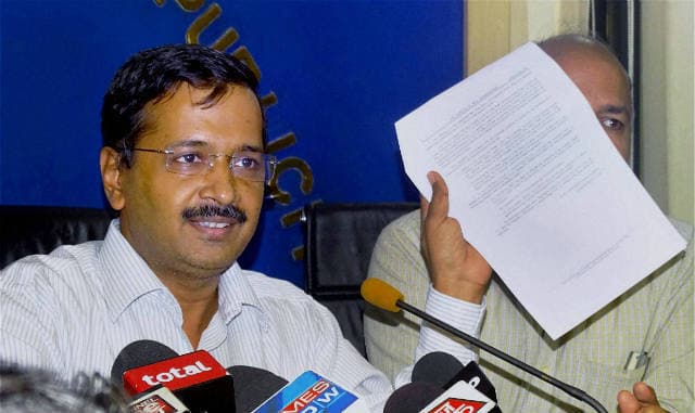 मोदी सरकार ने उपराज्यपाल के पक्ष में अधिसूचना जारी कर जनता की पीठ पर छूरा घोंपा हैः केजरीवाल