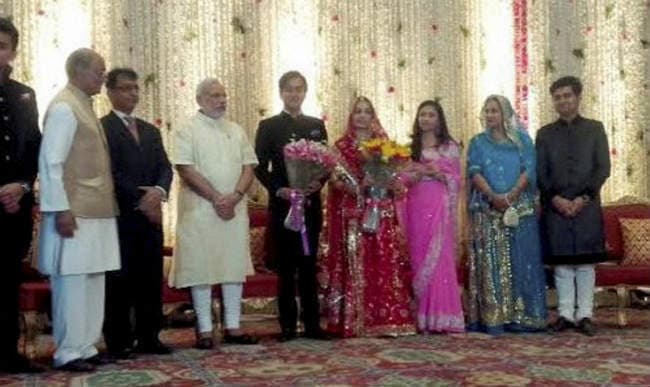 दिग्विजय सिंह के बेटे की शादी में पहुंचे नरेंद्र मोदी, देखें तस्वीरें