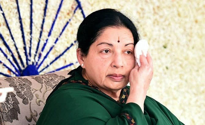 जयललिता : एक राजनीतिक अचंभा