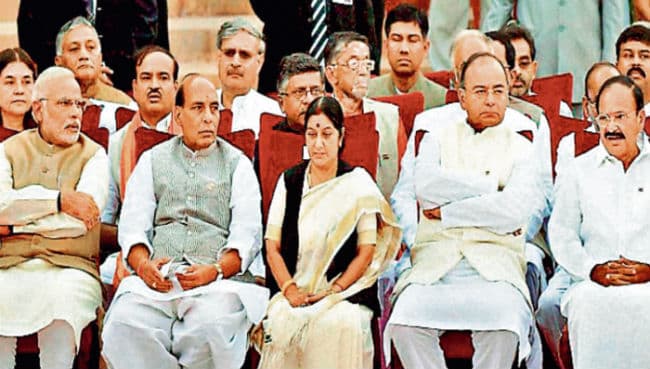 एक साल : कुछ नयी पहल, तो कुछ नये सवाल