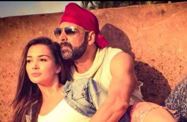 अक्षय की ''सिं‍ह इज ब्लिंग'' का पहला पोस्‍टर रिलीज