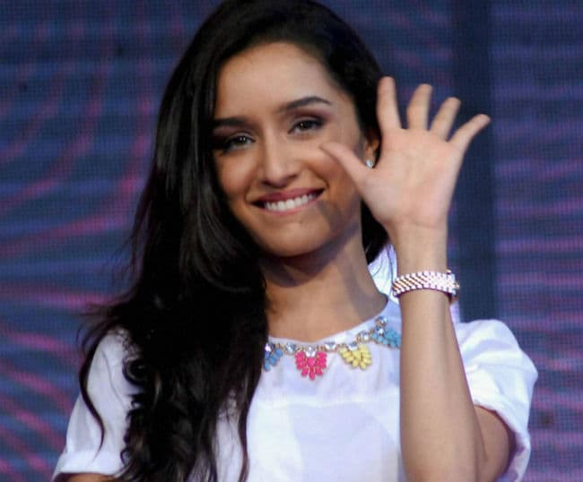 ''एबीसीडी 2'' में वरुण के स्तर का डांस करना बेहद मुश्किल था : श्रद्धा कपूर