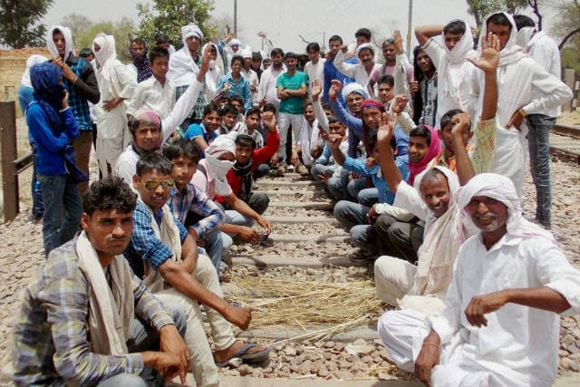 गुर्जर विरोध प्रदर्शन पर हाइकोर्ट ने सीएस-डीपीजी को लताडा, वार्ता के लिए जयपुर रवाना हुए बैंसला