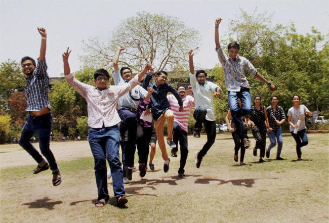 सीबीएसइ 10 वीं का रिजल्ट घोषित, छात्राओं ने मारी बाजी