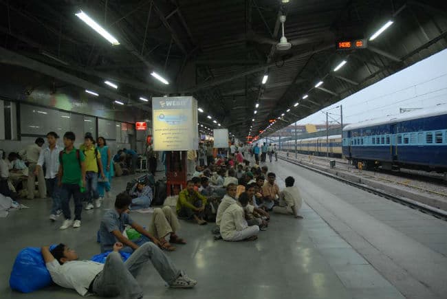 6 जून तक सैकड़ों ट्रेनें रद्द होने से यात्रियों में भारी आक्रोश, क्या यही हैं रेलवे के अच्छे दिन !