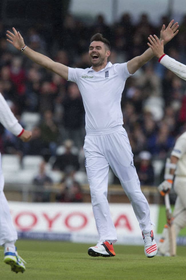 जिम्मी एंडरसन 400 विकेट लेने वाले इंग्लैंड के पहले खिलाड़ी बने,देखें वीडियो