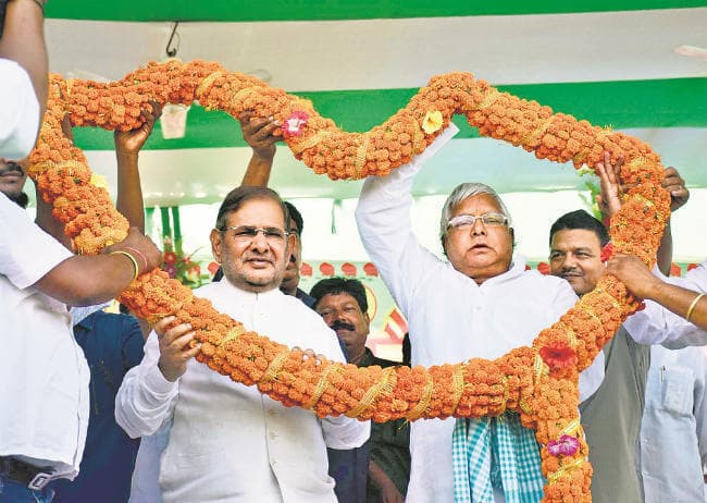 लालू-शरद की घोषणा : बदलेंगे इतिहास, हैं साथ-साथ