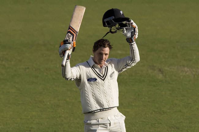 न्यूजीलैंड ने इंग्लैंड को रिकार्ड लक्ष्य दिया, बारिश ने डाला खलल