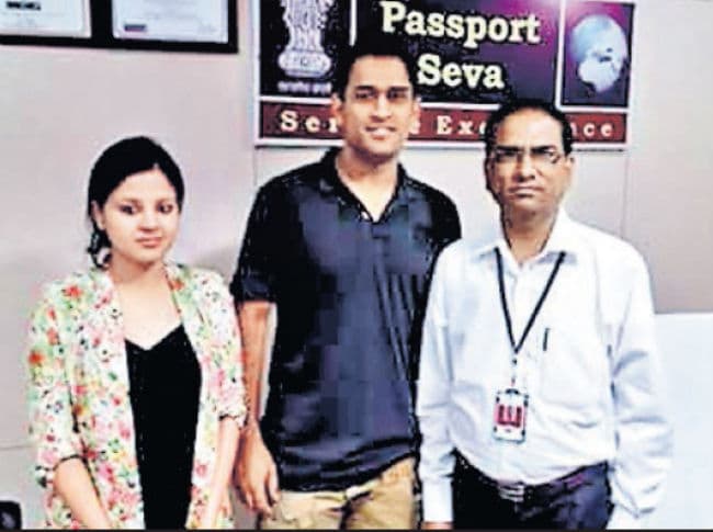 महेंद्र सिंह धौनी ने बनवाया बेटी ZIVA का पासपोर्ट