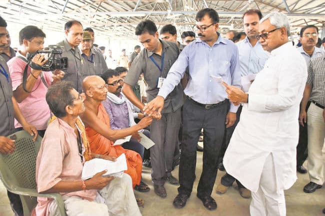 सीएम जनता दरबार : भोजपुर से आयी महिला ने की शिकायत- साहब बचाइए, विधायक समर्थक करता है छेड़छाड़