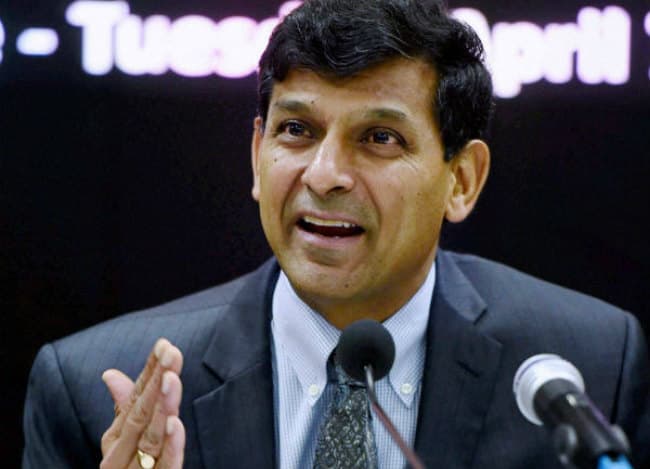 25 बेसिस प्वाइंट रेट कट के बावजूद आशंकाओं से नाखुश हुआ बाजार, सेंसेक्स-निफ्टी में डेढ प्रतिशत की गिरावट