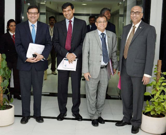 आरबीआई के रेट कटौती के फैसले से वाहन कंपनियों में खुशी की लहर