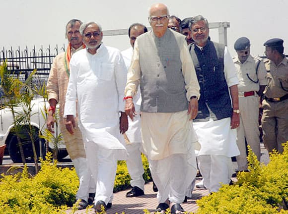 पांच जून को एक मंच पर दिखेंगे आडवाणी, नीतीश, लालू व मोदी