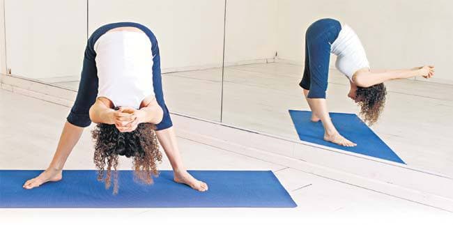 शारीरिक थकान दूर कर स्फूर्ति देता है द्विकोणासन