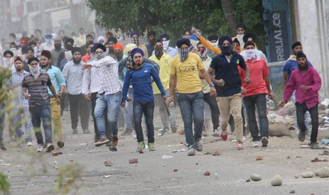 जम्मू : भिंडरावाले मुद्दे पर सिखों का विरोध-प्रदर्शन जारी, प्रशासन ने इंटरनेट सेवा पर लगायी रोक