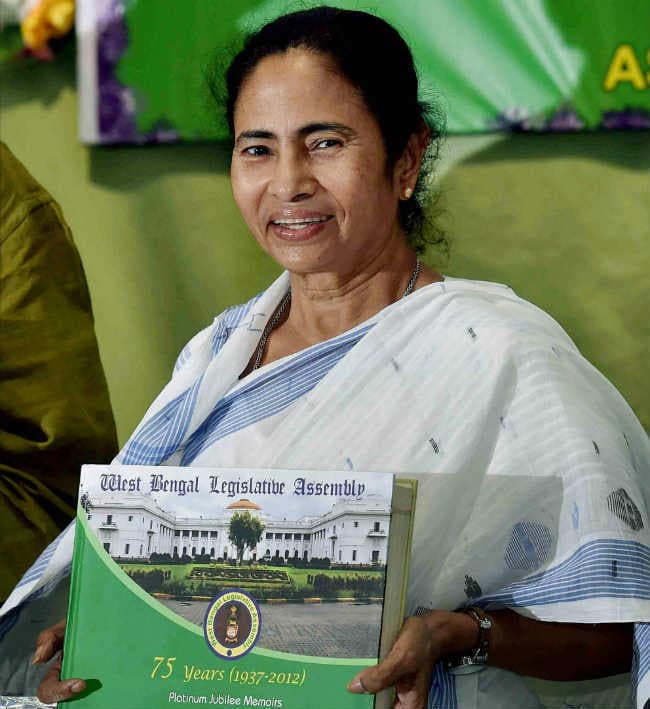 नरेंद्र मोदी की यात्रा से पूर्व ढाका पहुंची ममता बनर्जी