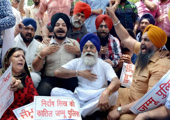 जम्मू : सिखों ने किया निषेधाज्ञा का उल्लंघन, पांच जिलों के स्कूलों को  आज बंद रखने का निर्देश