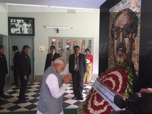 प्रधानमंत्री का बांग्लादेश दौरा : शहीद स्मारक के बाद बंग बंधु मेमोरियल पहुंचे नरेंद्र मोदी