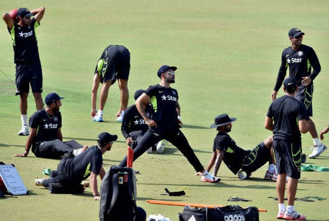 बांग्‍लादेश रवाना होने से पहले टीम इंडिया के खिलाडियों ने खुब की मस्‍ती