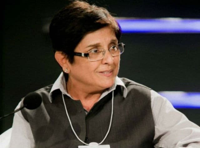 जानिए, अन्ना आंदोलन को ट्विस्ट देने वाली देश की पहली महिला अधिकारी किरण बेदी की जिंदगी से जुडी कुछ अहम बातें
