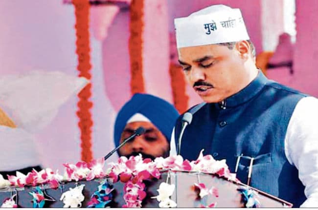 फर्जी डिग्रियों पर सियासी नौटंकी