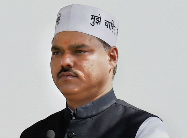 फर्जी डिग्री मामला: जितेंद्र सिंह तोमर के वकील ने जमानत के लिए किया सेशंस कोर्ट का रुख, कल होगी सुनवाई