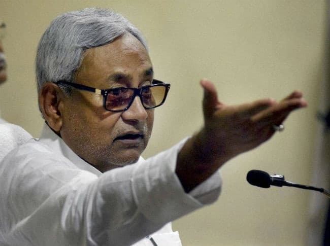 नरेंद्र मोदी के फॉर्मूले से जीत की तलाश में नीतीश