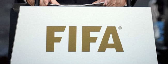 भ्रष्‍टाचार में फंसे जैक वार्नर ने फीफा को आडे हाथ लिया