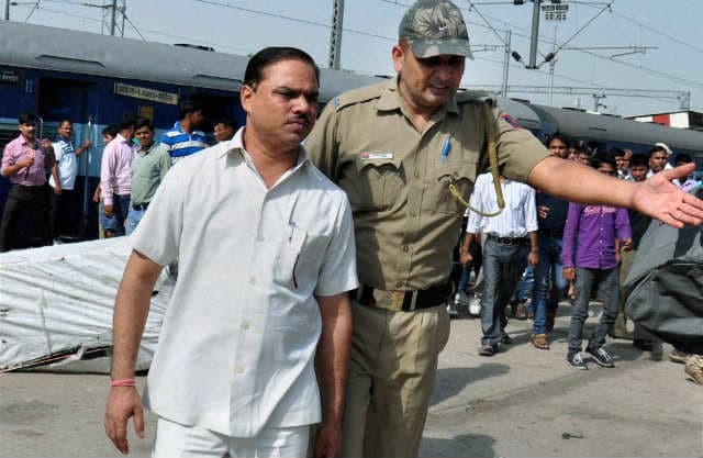 कानून के चक्कर में पडे पूर्व कानून मंत्री तोमर, अवध यूनिवर्सिटी ने भी उनकी डिग्री को दिया फर्जी करार