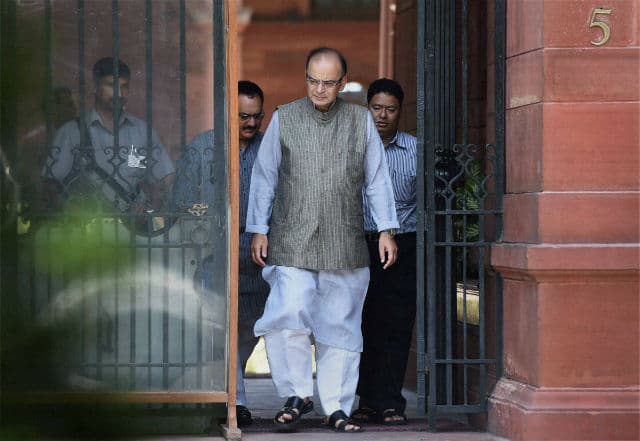 भूमि अधिग्रहण विधेयक पर किसान नेताओं ने जेटली से मुलाकात की