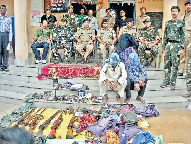 गुमला के चैनपुर में मुठभेड़, ग्रामीण की हुई मौत 10 लाख का इनामी नक्सली गिरफ्तार