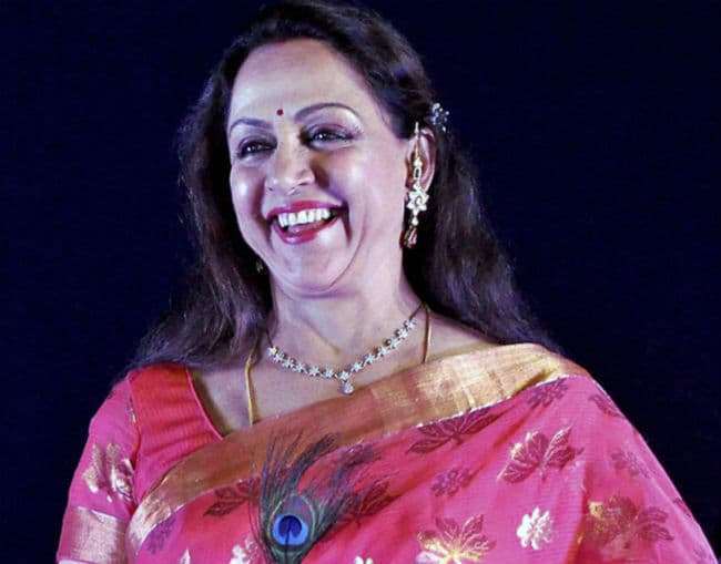 ''ड्रीम गर्ल'' हेमा मालिनी की बेटी अहाना ने दिया बेटे को जन्म