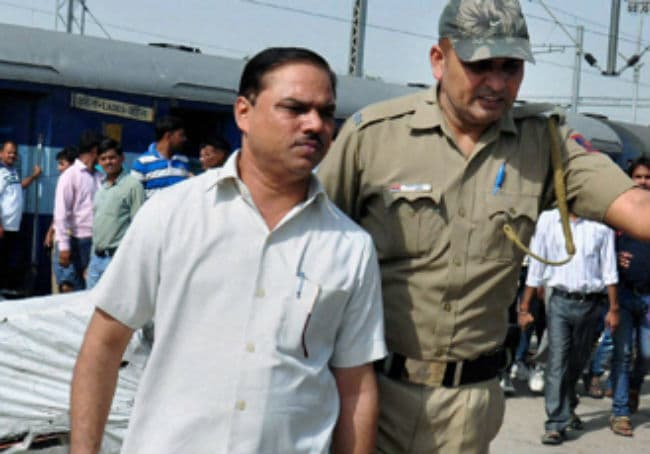 लॉ कॉलेज में नहीं मिली दिल्ली के पूर्व कानून मंत्री जीतेंद्र तोमर के नामांकन फॉर्म की प्रति