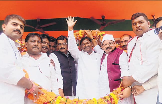 झारखंड के पूर्व सीएम अर्जुन मुंडा ने राजद-जदयू गंठबंधन पर साधा निशाना, कहा महागंठबंधन से रहे सचेत जनता