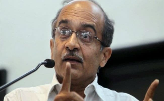 ललित मोदी की मदद के लिए सरकारी ओहदे का इस्तेमाल करना गलत: प्रशांत भूषण