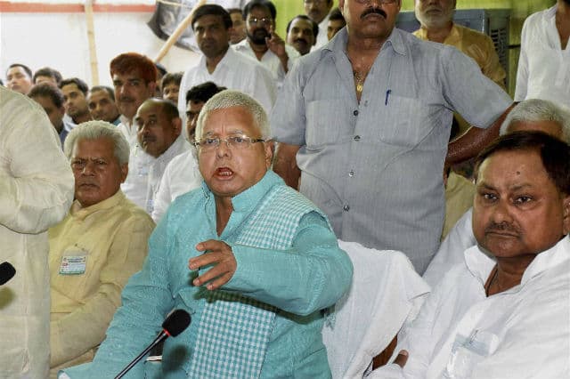 महिला होने के नाते सुषमा को नहीं किया जाना चाहिए परेशान: लालू