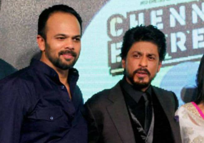 रोहित शेट्टी ने किंग खान शाहरुख को दिया ''गिफ्ट'', देखें वीडियो