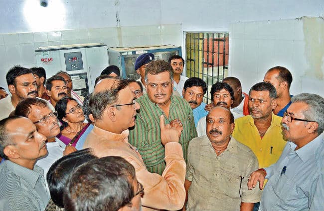 ब्लड बैंक का उदघाटन किये बिना लौटे जयंत सिन्हा