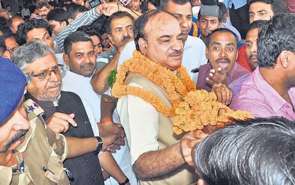 बिहार विस चुनाव: नमो सुशासन का चेहरा